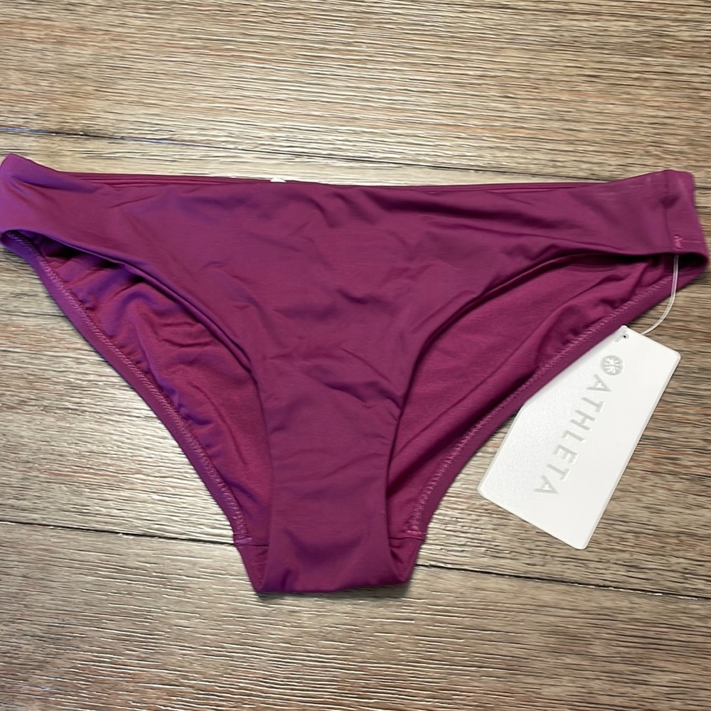 NWT athleta clean medium bottom size small